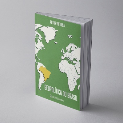 Livro com capa verde e mapa-múndi em branco e amarelo com texto na capa