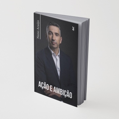 Livro com capa preta com fotografia de homem em roupa formal e textos Nuno Araújo e AÇÃO E AMBIÇÃO