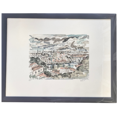 Desenho urbano emoldurado com cidade, ponte e céu nublado em tinta e aquarela.