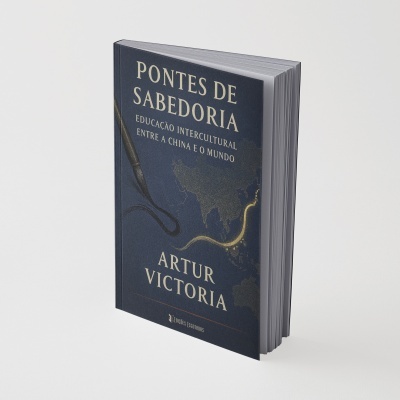Capa azul escuro de livro com título e ilustração de pincel e mapa dourado.