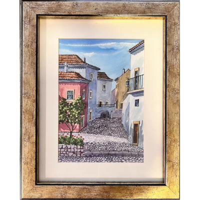 Pintura colorida de rua com casas e árvore, emoldurada em madeira dourada envelhecida