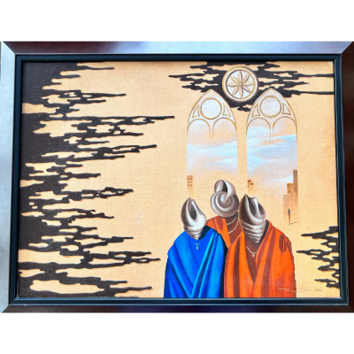 Pintura decorativa com três figuras de costas vestindo mantos coloridos e capacetes, em frente a janelas góticas.