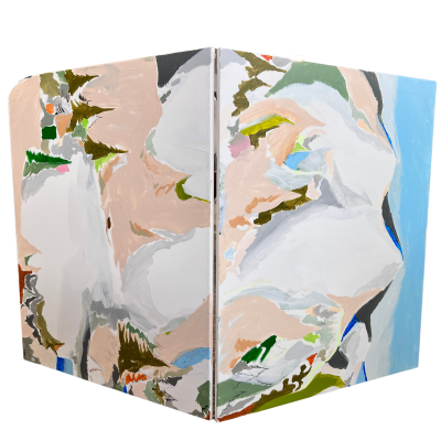 Caixa com padrão abstrato em tons pastéis e azul