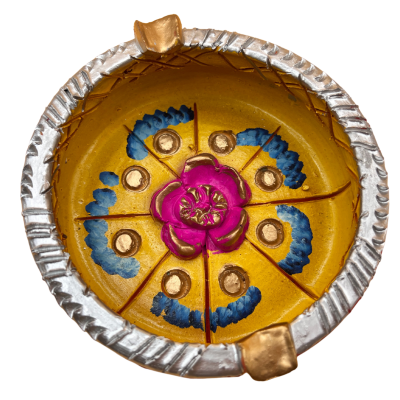 Cinzeiro de cerâmica amarelo com padrão floral colorido e borda ondulada