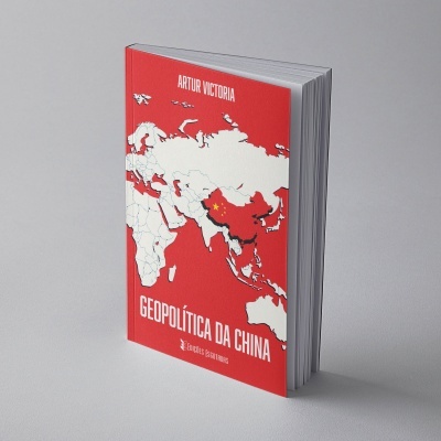 Livro de capa vermelha com mapa e texto em português