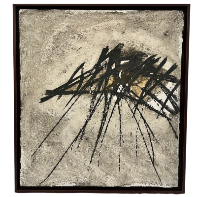 Quadro abstrato com linhas pretas sobre fundo texturizado cinza claro e bege