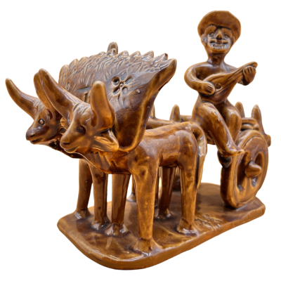 Peça decorativa em cerâmica castanha com bois e homem a tocar guitarra