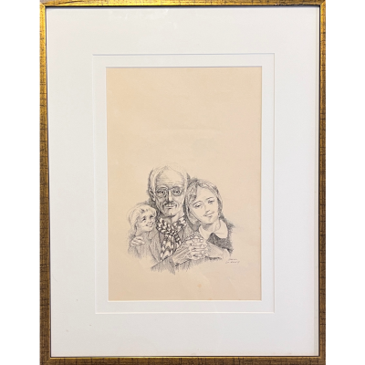 Desenho a lápis em papel bege de três pessoas, emoldurado com moldura dourada.