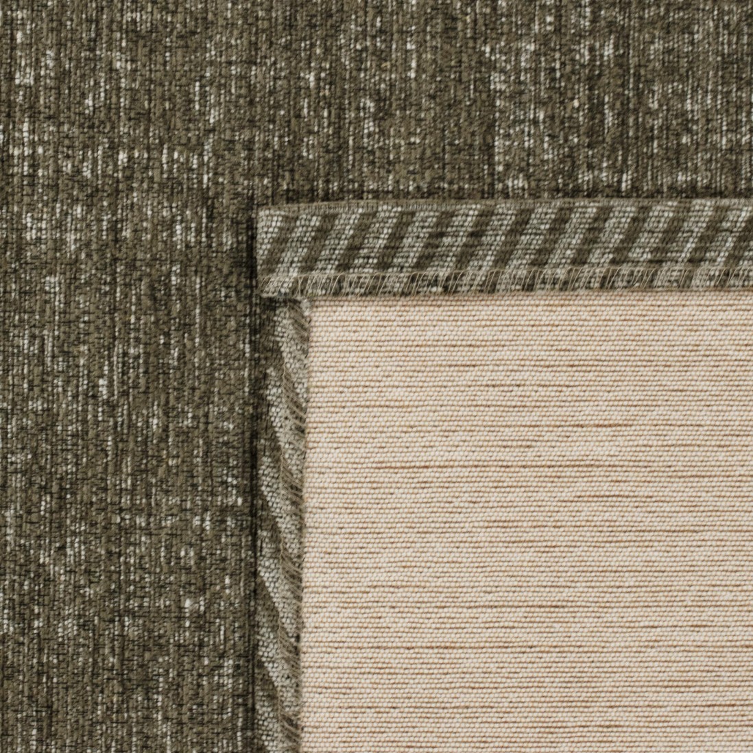 Tapete Burma Tapete cinza e bege com borda listrada sobre fundo claro