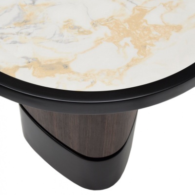 Mesa redonda com tampo de mármore branco e base em madeira escura e preta