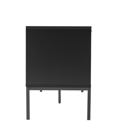 Móvel preto metálico com porta sólida