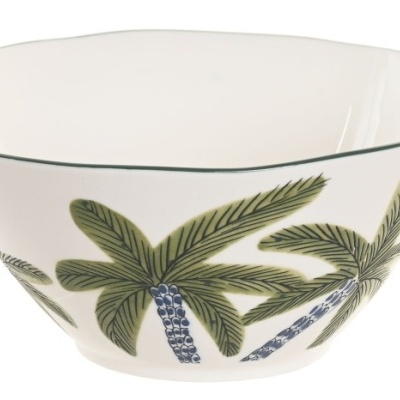 Taça branca de cerâmica com padrão de folhas de palmeira verdes e troncos azuis