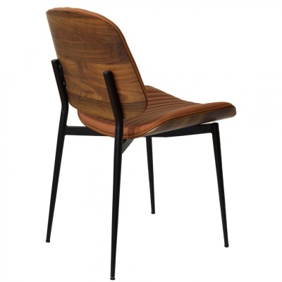 Cadeira de madeira e metal vista de trás