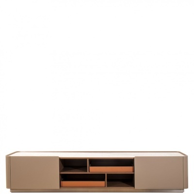 Móvel baixo bege e castanho com portas e gavetas