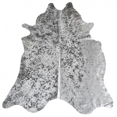 Pele de vaca decorativa prateada com padrão em tons cinza e preto