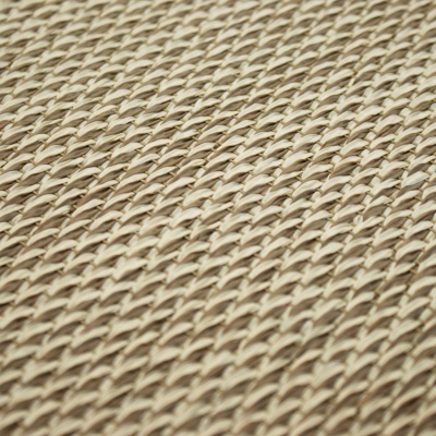 Close-up de rede metálica bege com padrão entrelaçado