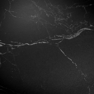 Superfície de mármore preto com veios brancos finos