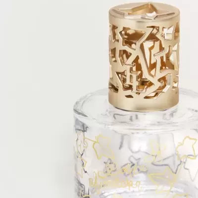 Frasco de vidro transparente com decoração dourada e tampa metálica dourada