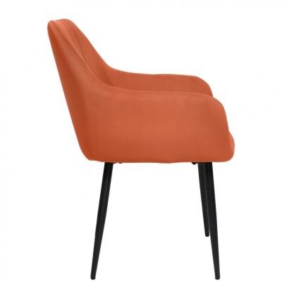Cadeira estofada laranja com pernas pretas em metal