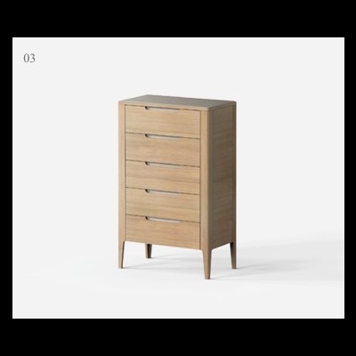 Cômoda alta de madeira clara com cinco gavetas