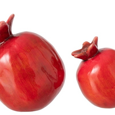 Dois adornos decorativos vermelhos em forma de romã