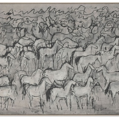Pintura em tons cinzentos e pretos de cavalos estilizados sobre fundo claro