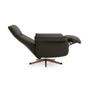 Poltrona reclinável em couro castanho escuro com base giratória