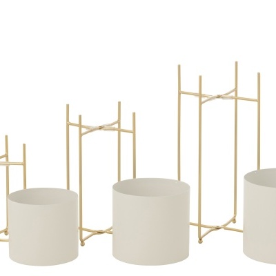 Conjunto de vasos brancos cilíndricos com suporte dourado