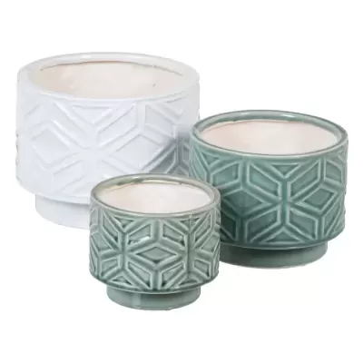 Conjunto de três vasos decorativos em cerâmica com textura geométrica, dois verdes e um branco