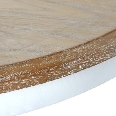 Tampo de mesa redonda em madeira clara com borda escura e base branca