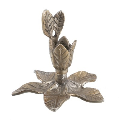 Castiçal dourado em forma de folhas metálicas