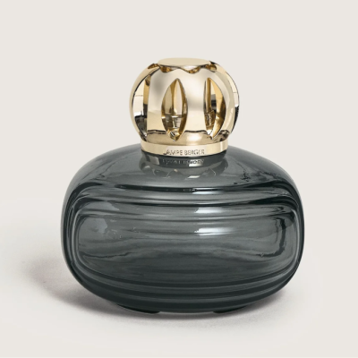 Frasco de perfume ou ambientador em vidro cinzento com tampa dourada decorativa
