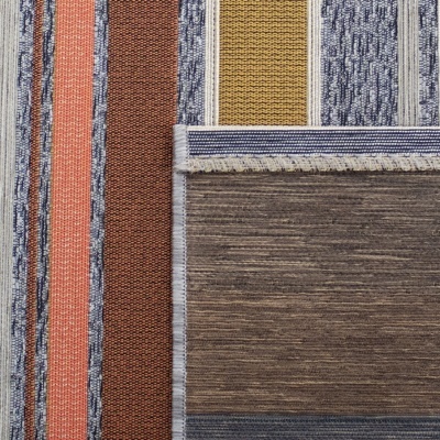 tecidos coloridos com padrões lisos e riscas em castanho, mostarda, cinzento e coral