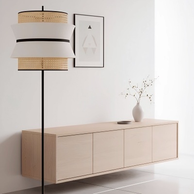 Candeeiro de pé moderno ao lado de móvel suspenso e decoração minimalista.