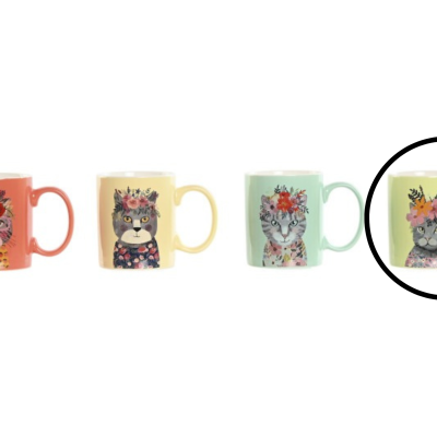 Quatro canecas de cerâmica com desenhos de animais e coroas de flores em diferentes cores