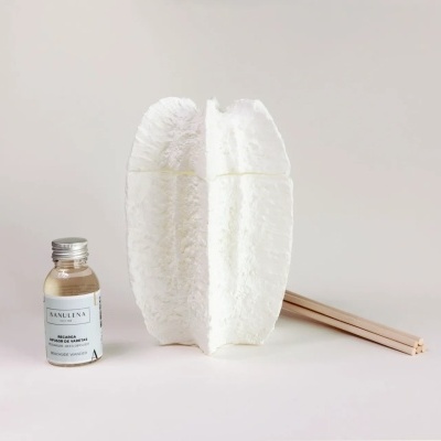 Conjunto de difusor de varetas com recarga de perfume MANULENA e suporte branco