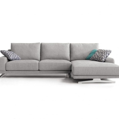 Sofá chaise longue cinzento claro com almofadas decorativas