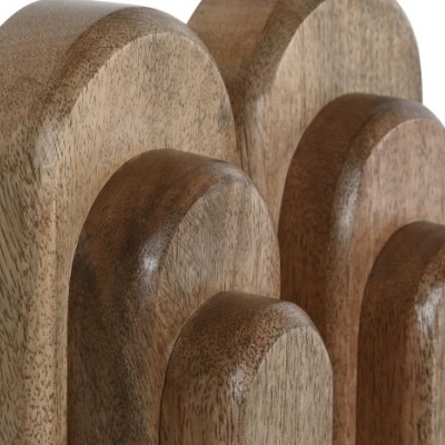 Bases ou expositores de madeira ovalados em diferentes tamanhos