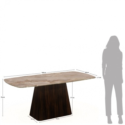 Mesa de jantar retangular com tampo de madeira clara e base escura