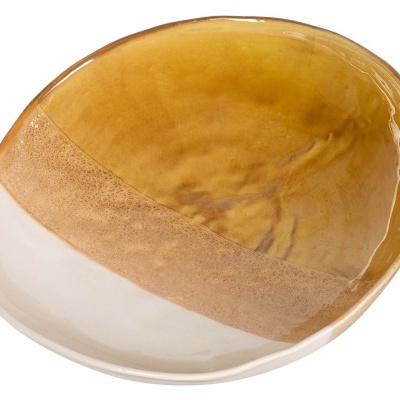Taça em cerâmica castanha e creme.