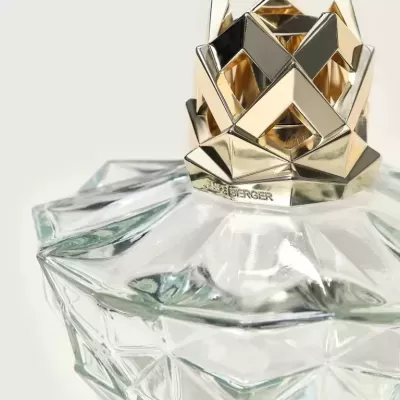 Frasco de vidro transparente com tampa dourada decorativa