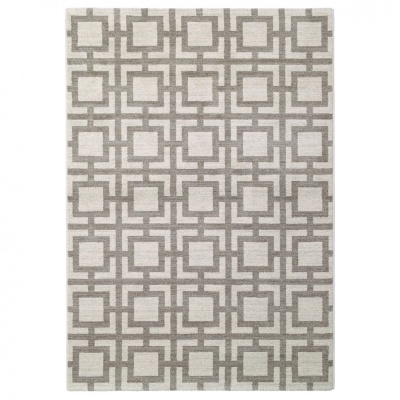 Tapete retangular bege com padrão geométrico cinza