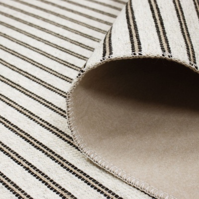 Tecido listrado bege e preto com borda costurada