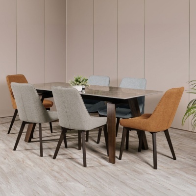 Mesa de jantar retangular com tampo em mármore e cadeiras estofadas cinzento e castanho