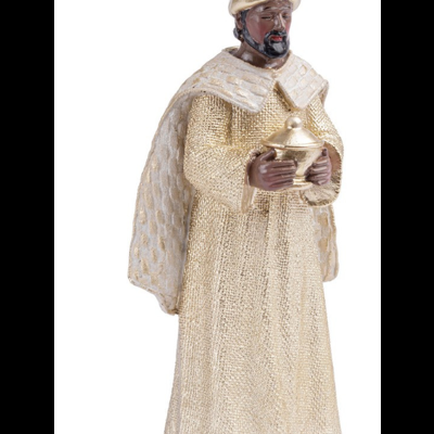 Estátua decorativa de rei mago dourado com capa branca e coroa