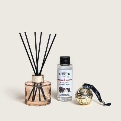 Aromatizador com difusor de vareta, óleo de recarga e difusor dourado decorativo
