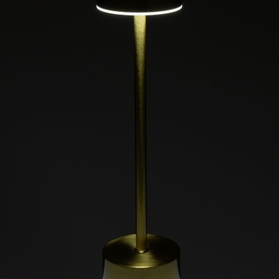 Candeeiro de mesa dourado com luz circular LED