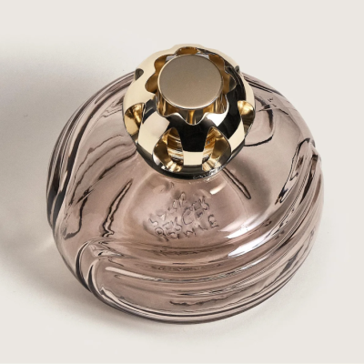 Frasco de perfume redondo em vidro fumado com tampa dourada e gravação LALIQUE FRANCE