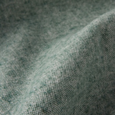 Tecido verde e branco mini xadrez com textura suave e dobras