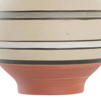 Pote de cerâmica creme com riscas pretas e brancas